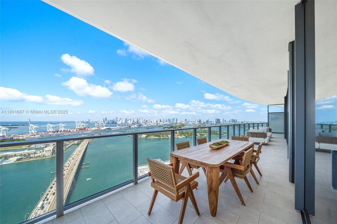 For Sale: $6,850,000 (3 beds, 3 baths, 2930 Square Feet)