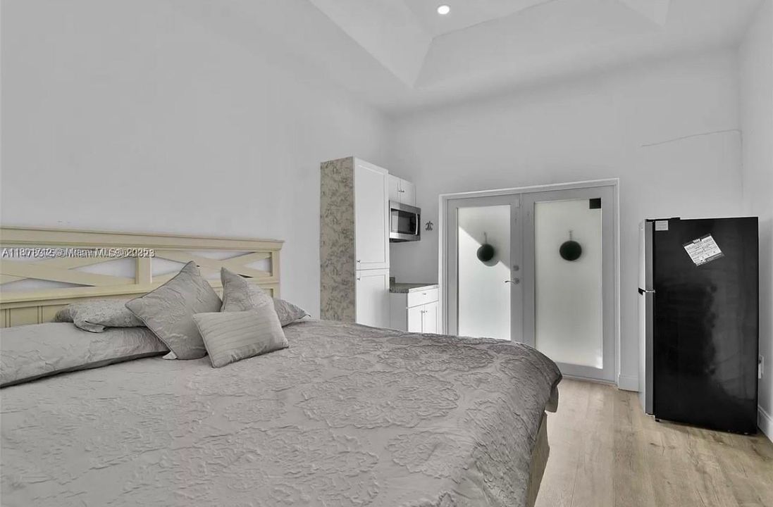 For Sale: $525,000 (3 beds, 2 baths, 1054 Square Feet)