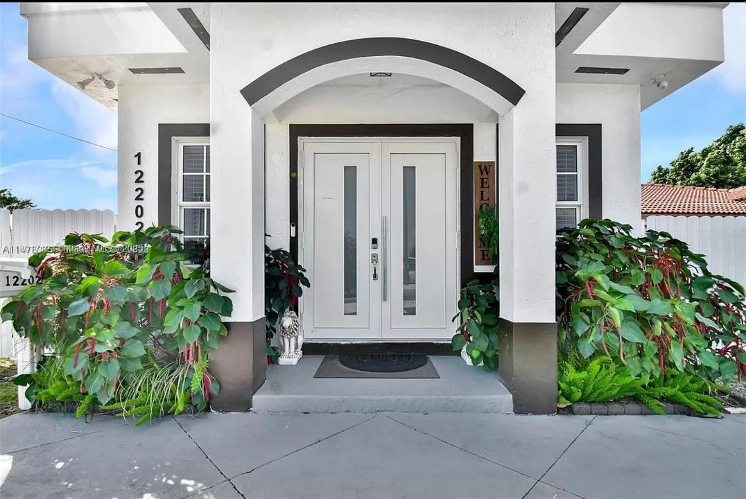 For Sale: $525,000 (3 beds, 2 baths, 1054 Square Feet)