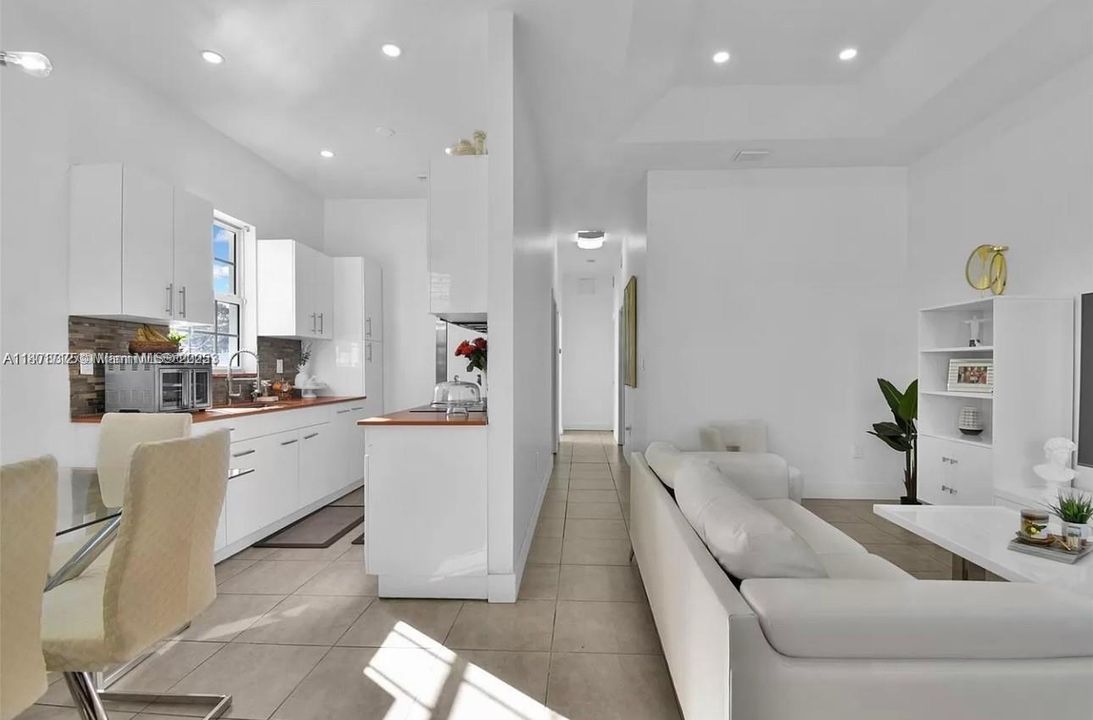 For Sale: $525,000 (3 beds, 2 baths, 1054 Square Feet)