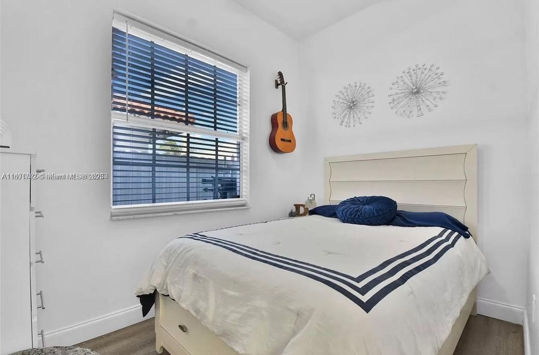 For Sale: $525,000 (3 beds, 2 baths, 1054 Square Feet)