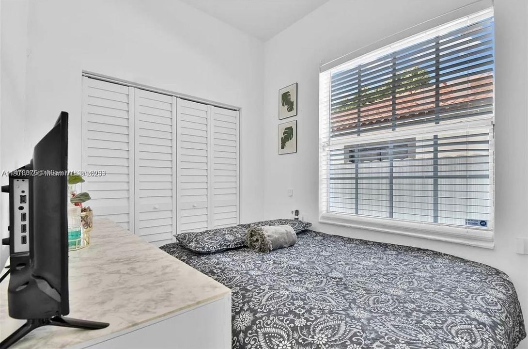 For Sale: $525,000 (3 beds, 2 baths, 1054 Square Feet)