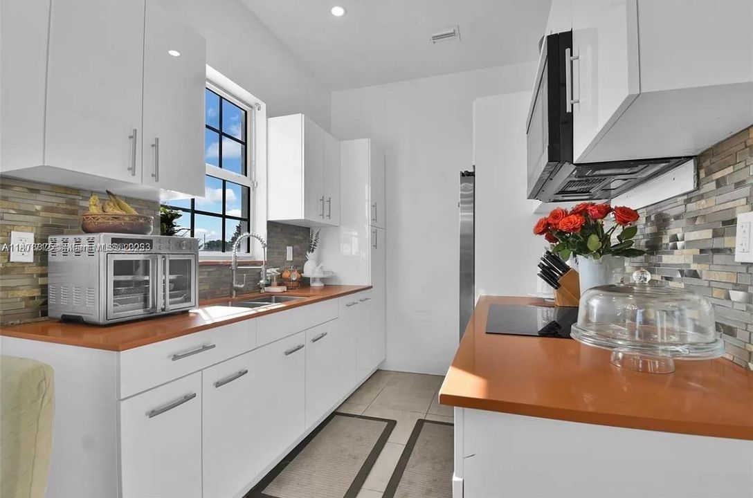 For Sale: $525,000 (3 beds, 2 baths, 1054 Square Feet)