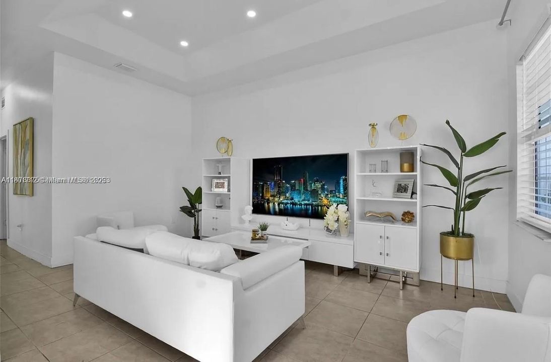 For Sale: $525,000 (3 beds, 2 baths, 1054 Square Feet)