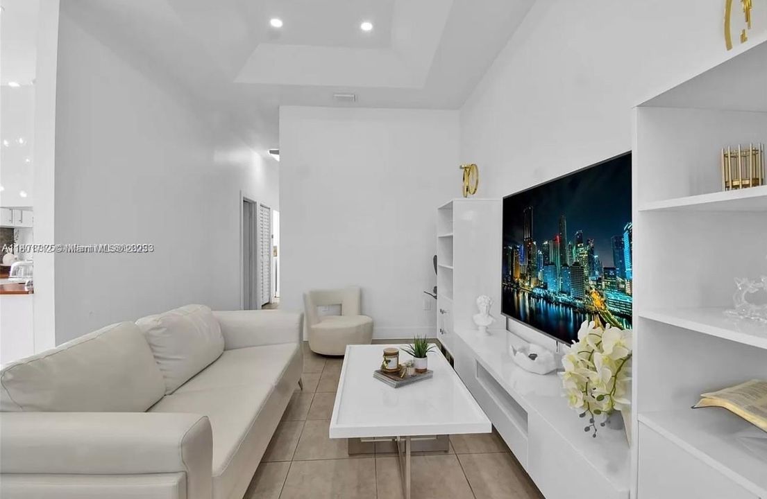 For Sale: $525,000 (3 beds, 2 baths, 1054 Square Feet)