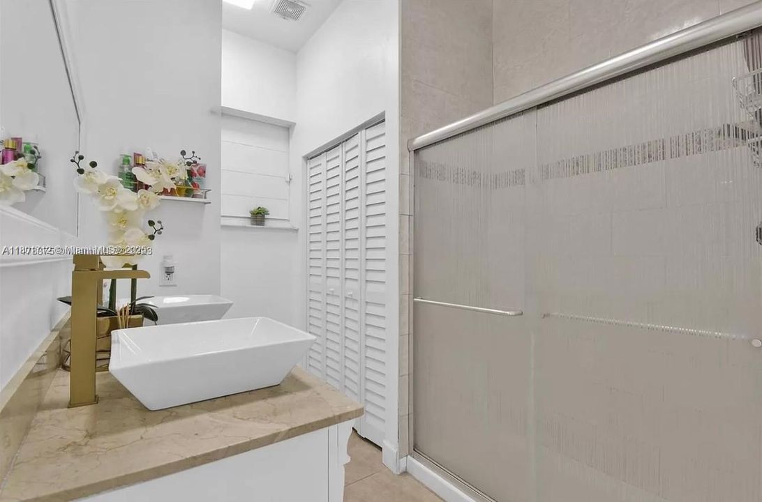 For Sale: $525,000 (3 beds, 2 baths, 1054 Square Feet)