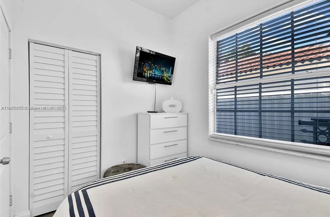 For Sale: $525,000 (3 beds, 2 baths, 1054 Square Feet)