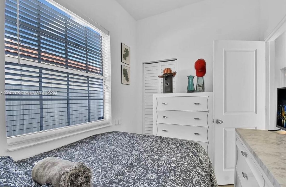 For Sale: $525,000 (3 beds, 2 baths, 1054 Square Feet)