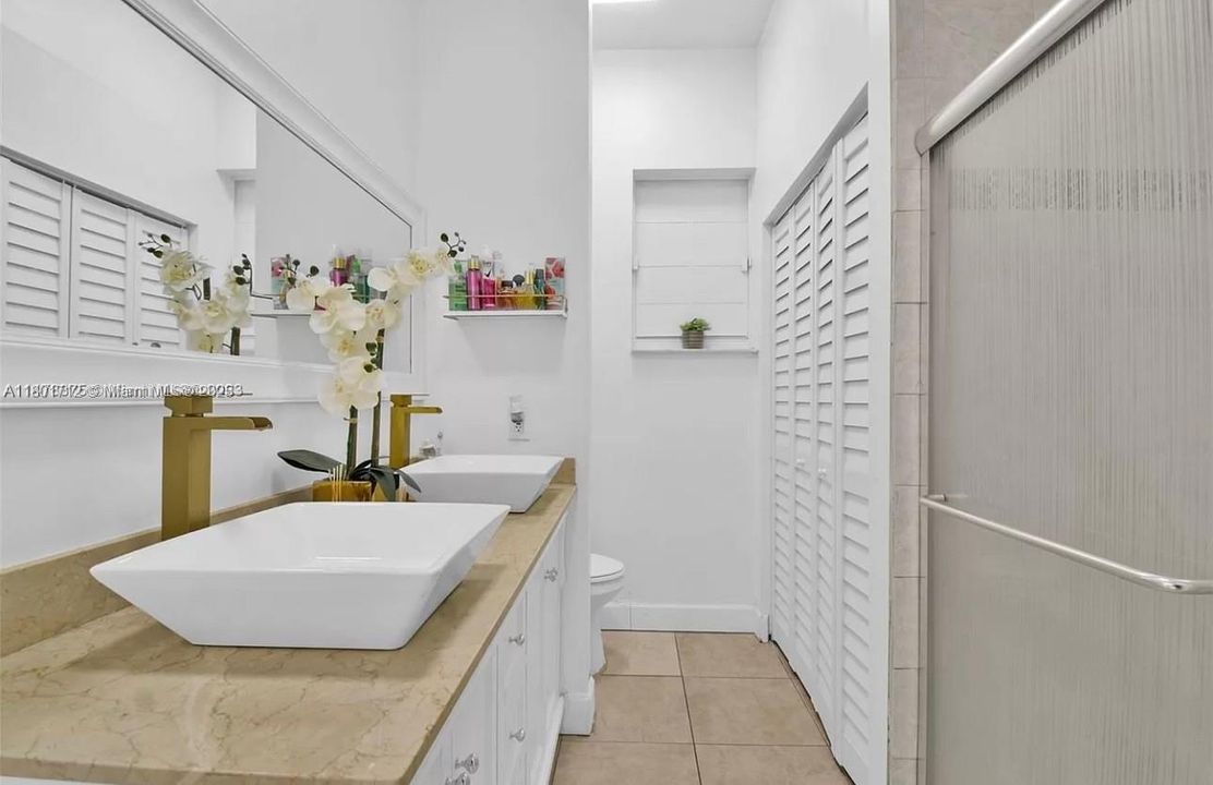 For Sale: $525,000 (3 beds, 2 baths, 1054 Square Feet)