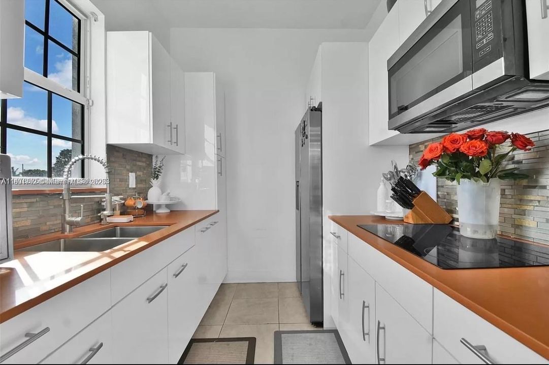 For Sale: $525,000 (3 beds, 2 baths, 1054 Square Feet)