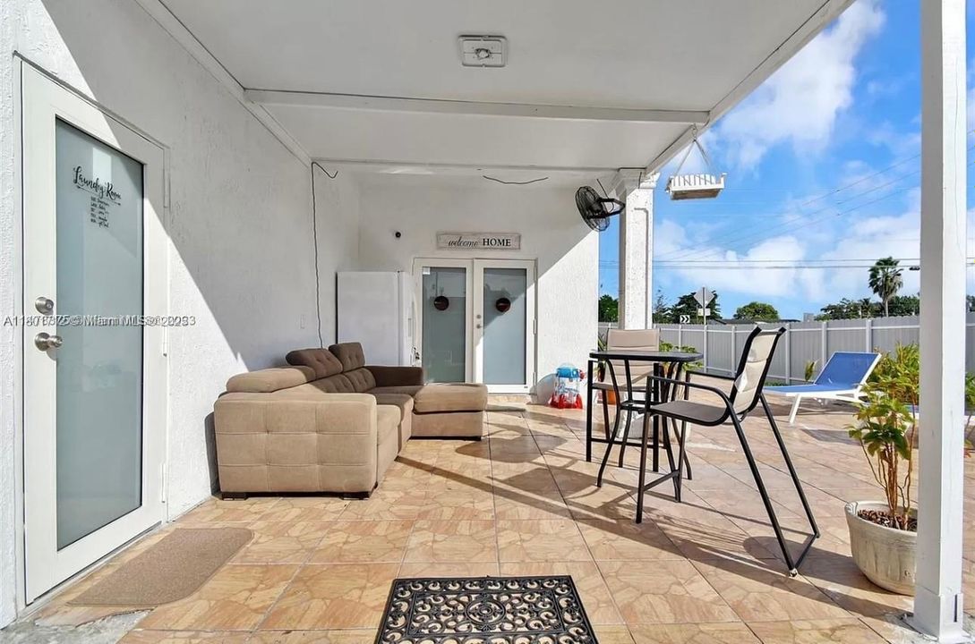 For Sale: $525,000 (3 beds, 2 baths, 1054 Square Feet)