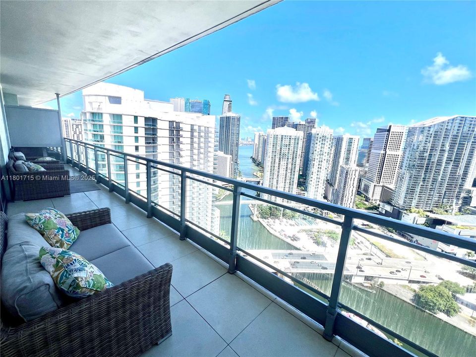 Недавно продано: $635,000 (2 спален, 2 ванн, 1093 Квадратных фут)