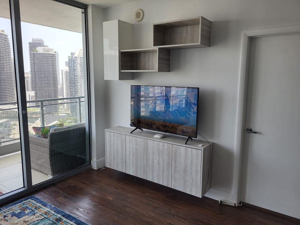 Недавно продано: $635,000 (2 спален, 2 ванн, 1093 Квадратных фут)