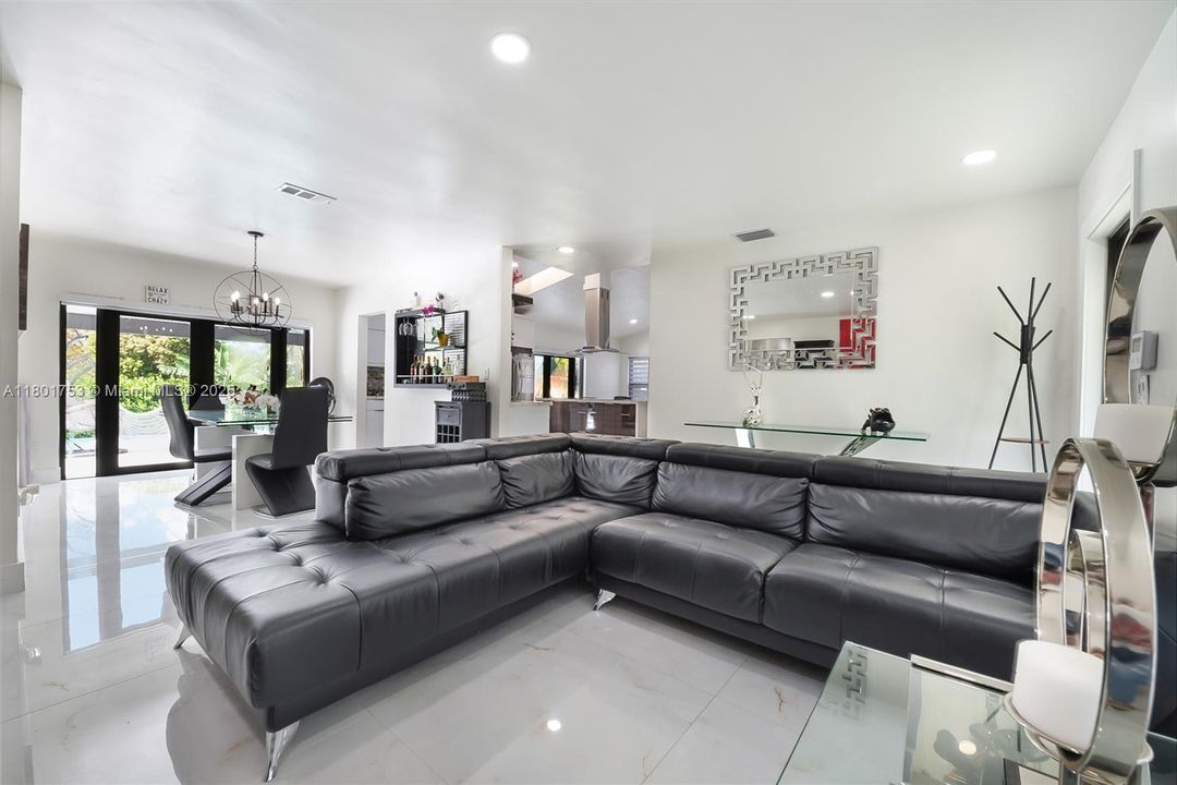 En Venta: $1,197,750 (3 camas, 2 baños, 1512 Pies cuadrados)