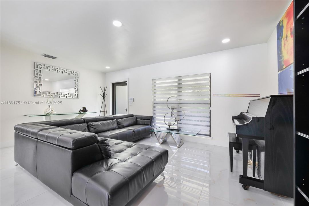 En Venta: $1,197,750 (3 camas, 2 baños, 1512 Pies cuadrados)