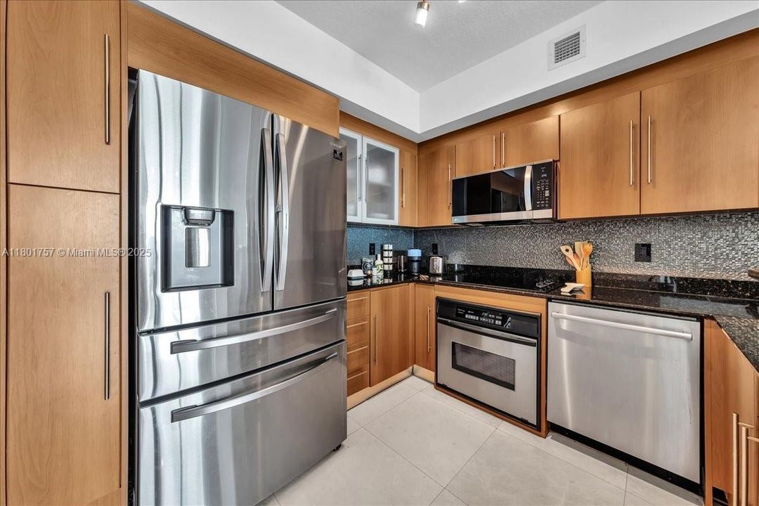 最近售出: $599,000 (2 贝兹, 2 浴室, 1105 平方英尺)