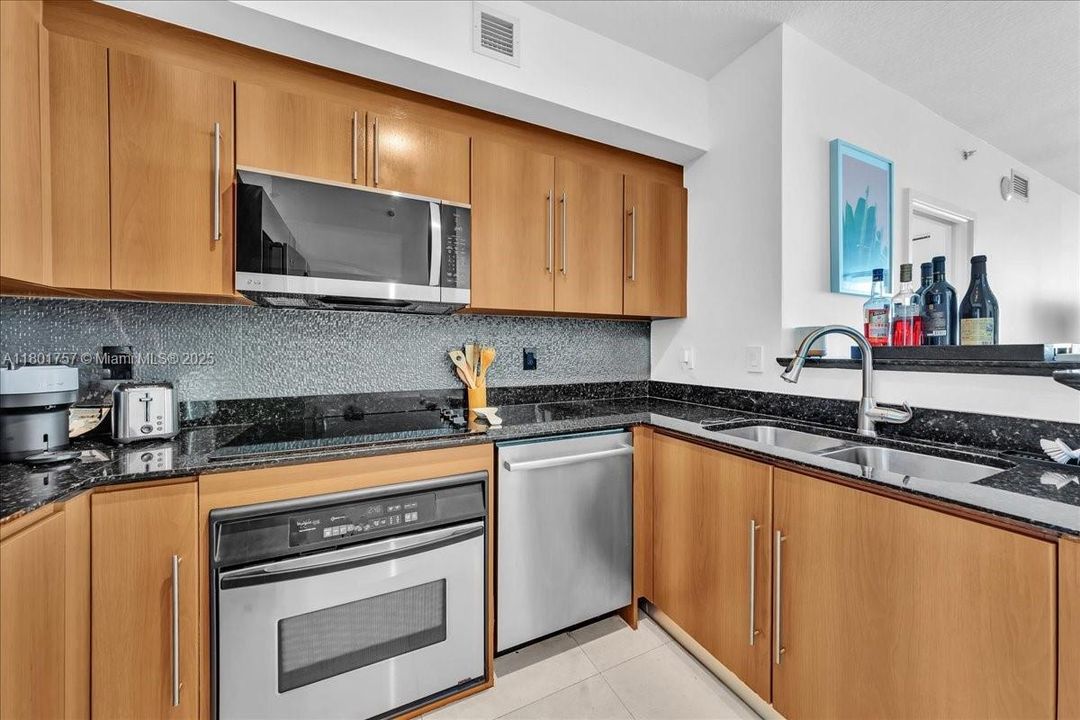 最近售出: $599,000 (2 贝兹, 2 浴室, 1105 平方英尺)