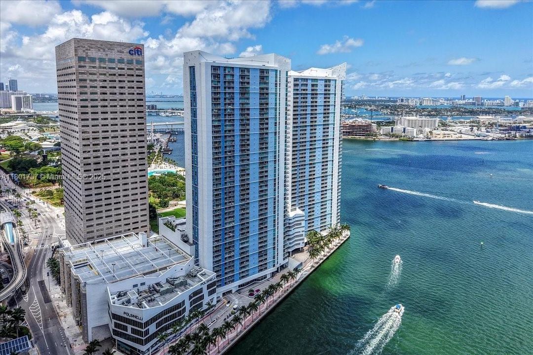 最近售出: $599,000 (2 贝兹, 2 浴室, 1105 平方英尺)