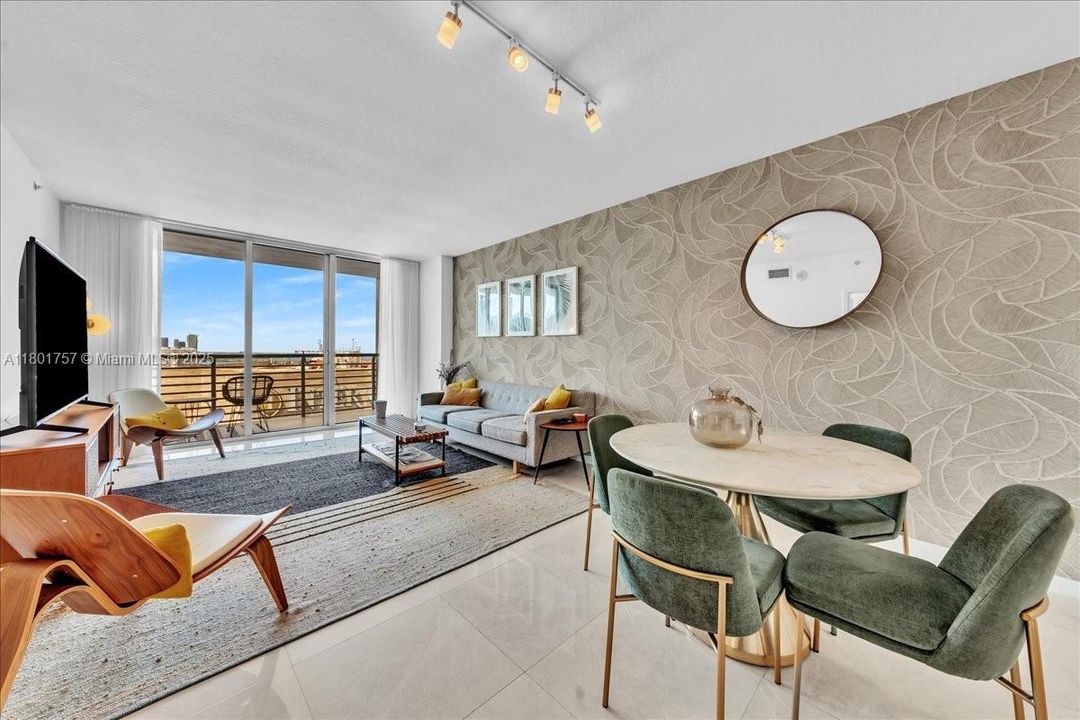 最近售出: $599,000 (2 贝兹, 2 浴室, 1105 平方英尺)