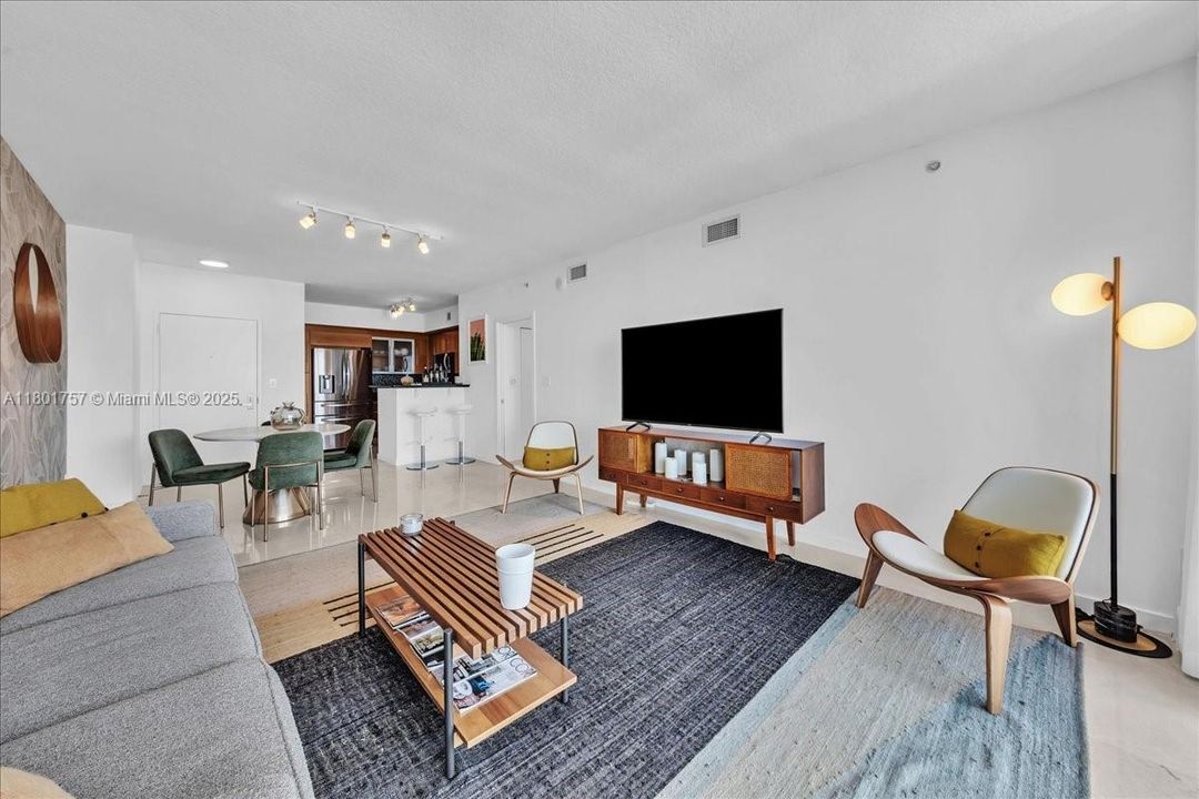 最近售出: $599,000 (2 贝兹, 2 浴室, 1105 平方英尺)