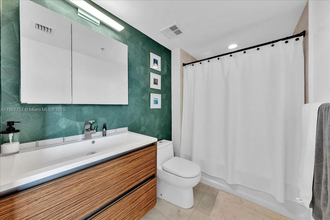 最近售出: $599,000 (2 贝兹, 2 浴室, 1105 平方英尺)