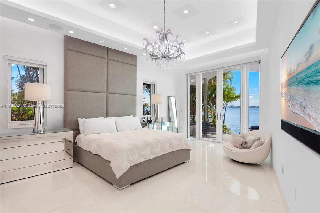 На продажу: $10,895,000 (5 спален, 5 ванн, 4473 Квадратных фут)