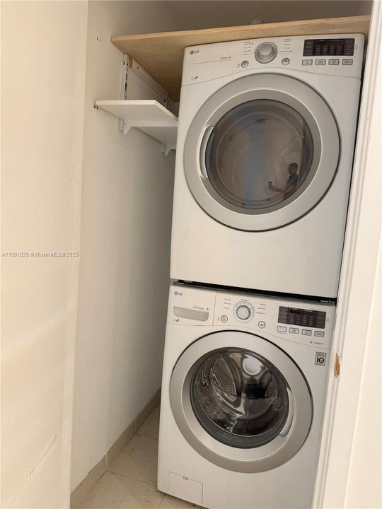 Recently Sold: $739,000 (2 beds, 2 baths, 1262 Square Feet)