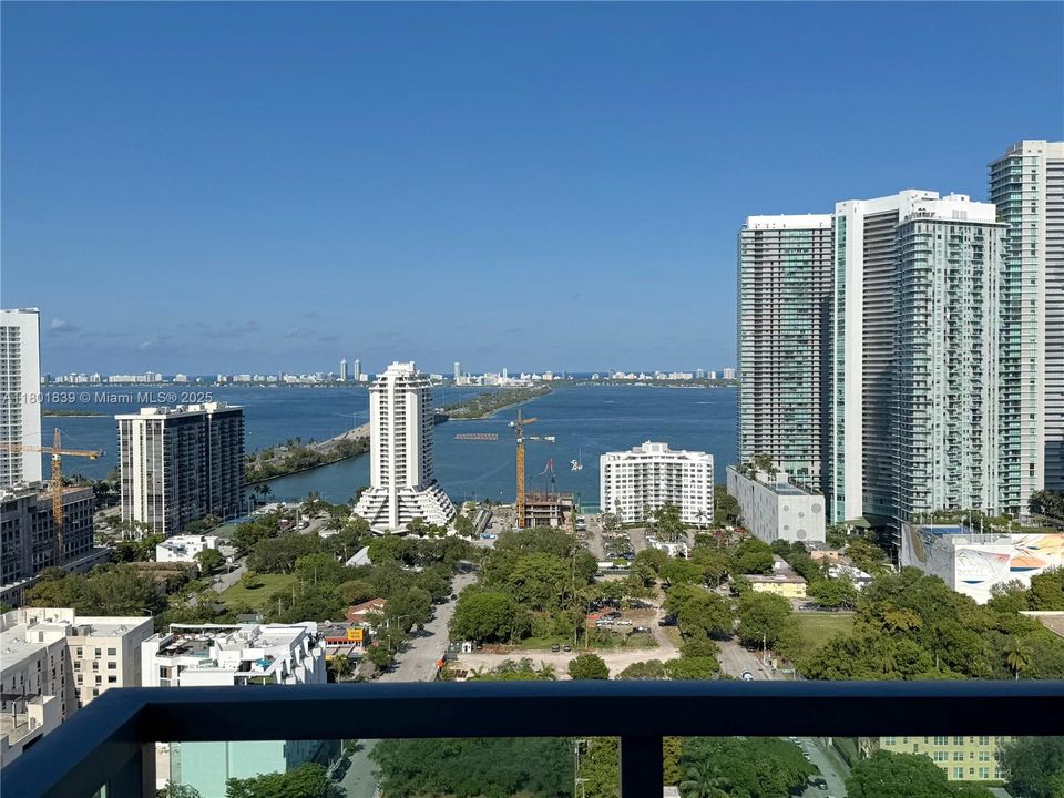 Recently Sold: $739,000 (2 beds, 2 baths, 1262 Square Feet)