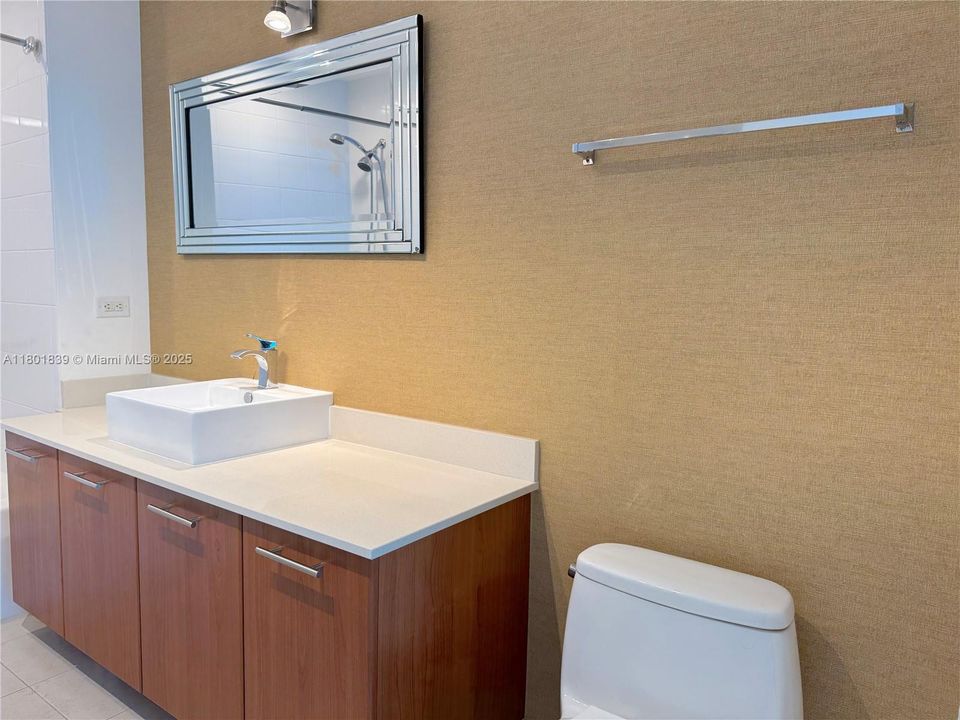 Recently Sold: $739,000 (2 beds, 2 baths, 1262 Square Feet)