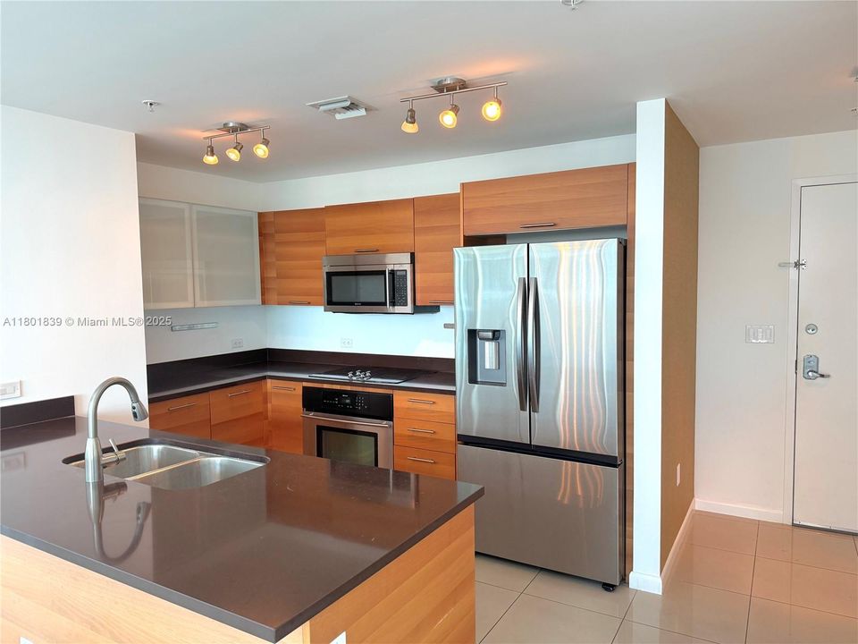 Recently Sold: $739,000 (2 beds, 2 baths, 1262 Square Feet)