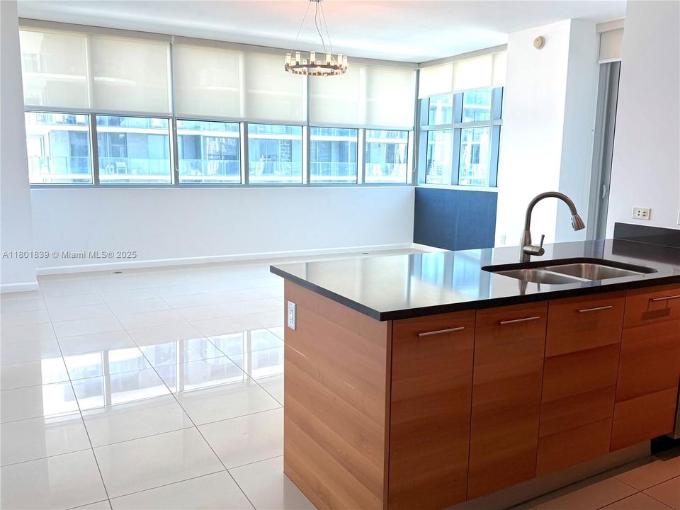 Recently Sold: $739,000 (2 beds, 2 baths, 1262 Square Feet)