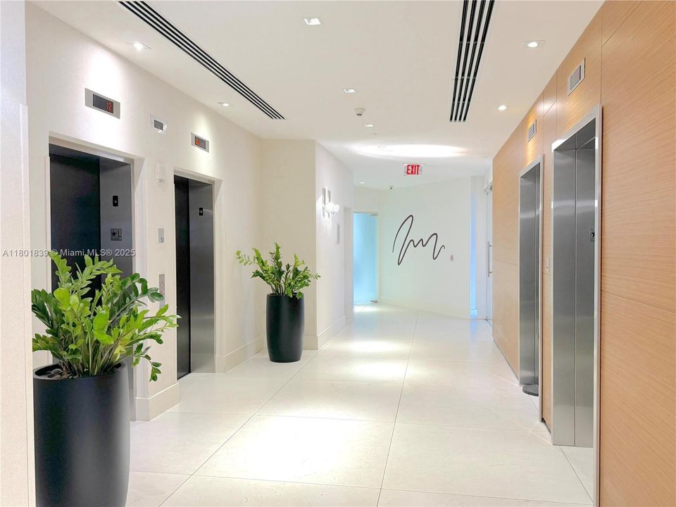 Recently Sold: $739,000 (2 beds, 2 baths, 1262 Square Feet)