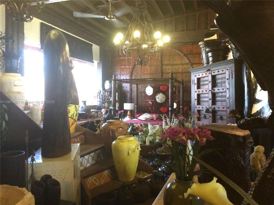 出租: $11,000 (0 贝兹, 0 浴室, 0 平方英尺)