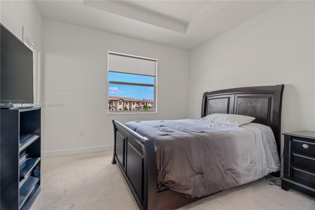 For Sale: $550,000 (3 beds, 3 baths, 1328 Square Feet)