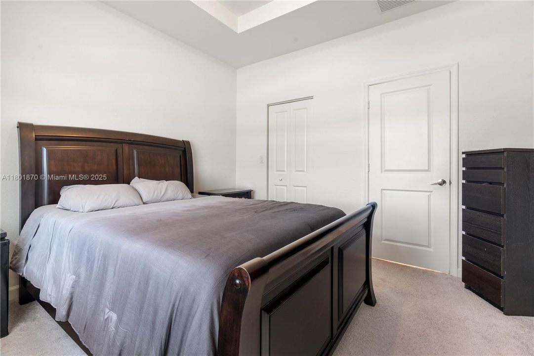 For Sale: $550,000 (3 beds, 3 baths, 1328 Square Feet)