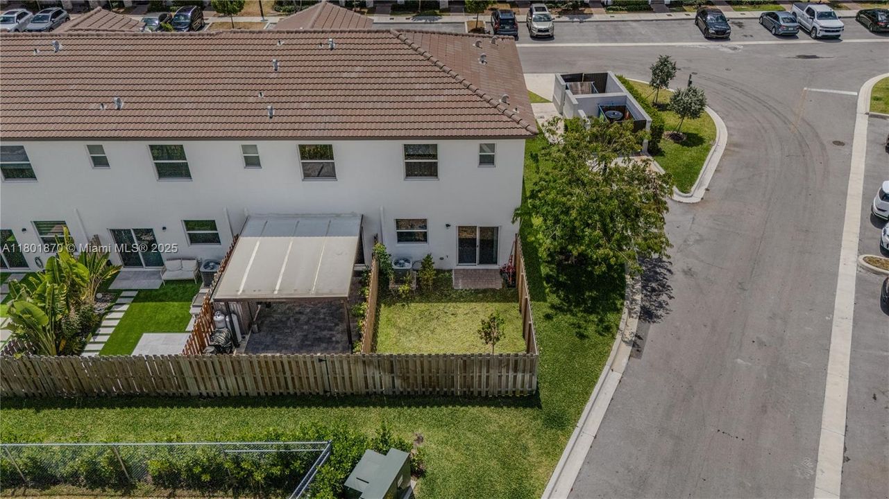 For Sale: $550,000 (3 beds, 3 baths, 1328 Square Feet)