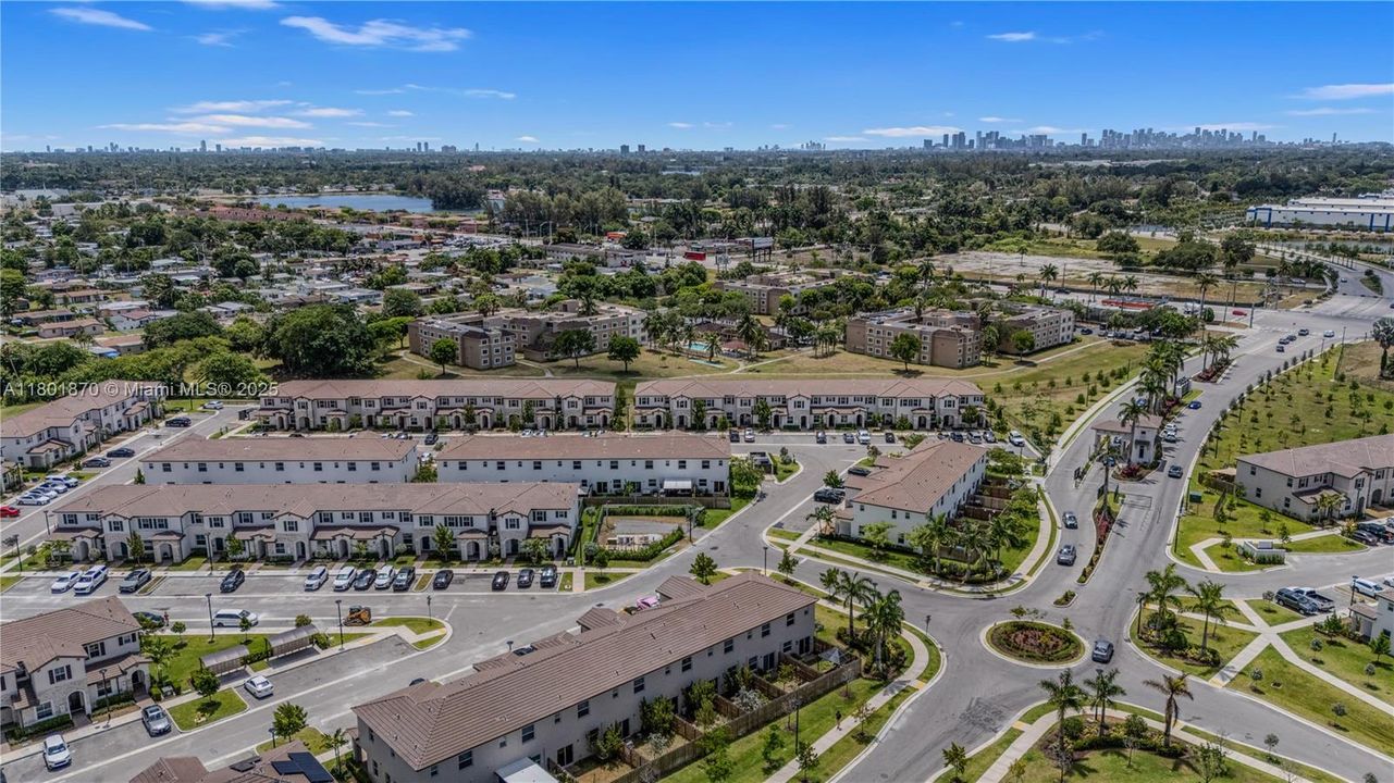 For Sale: $550,000 (3 beds, 3 baths, 1328 Square Feet)