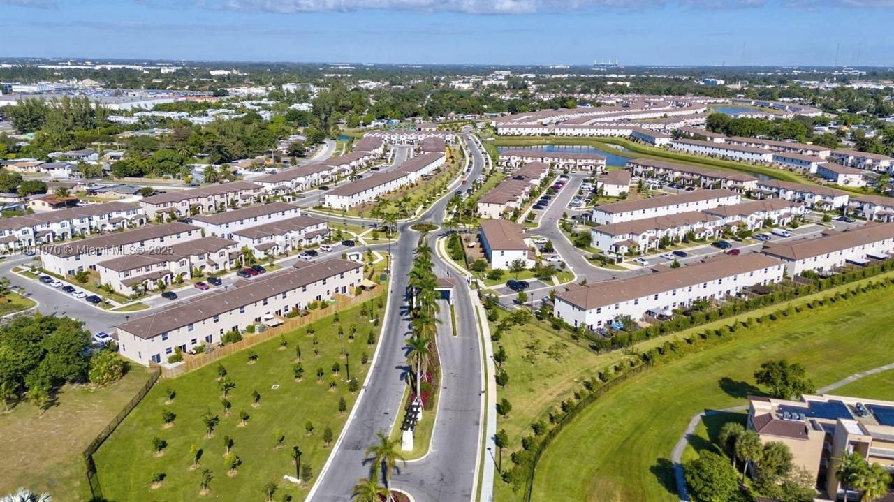 For Sale: $550,000 (3 beds, 3 baths, 1328 Square Feet)