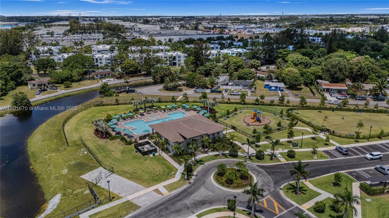 For Sale: $550,000 (3 beds, 3 baths, 1328 Square Feet)