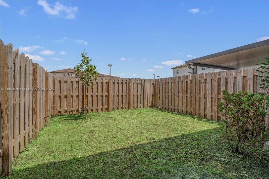 For Sale: $550,000 (3 beds, 3 baths, 1328 Square Feet)