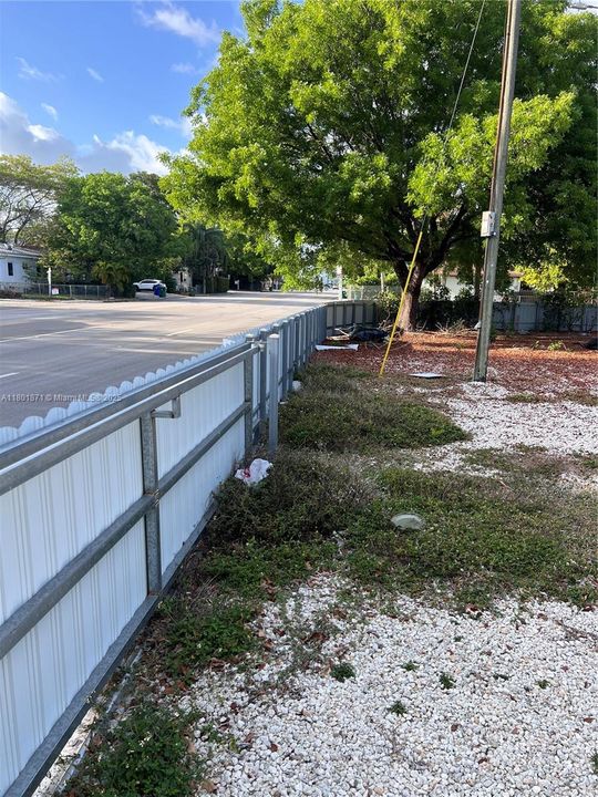 Active With Contract: $800,000 (0.12 acres)