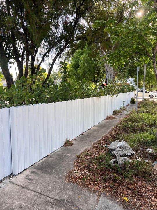 Active With Contract: $800,000 (0.12 acres)