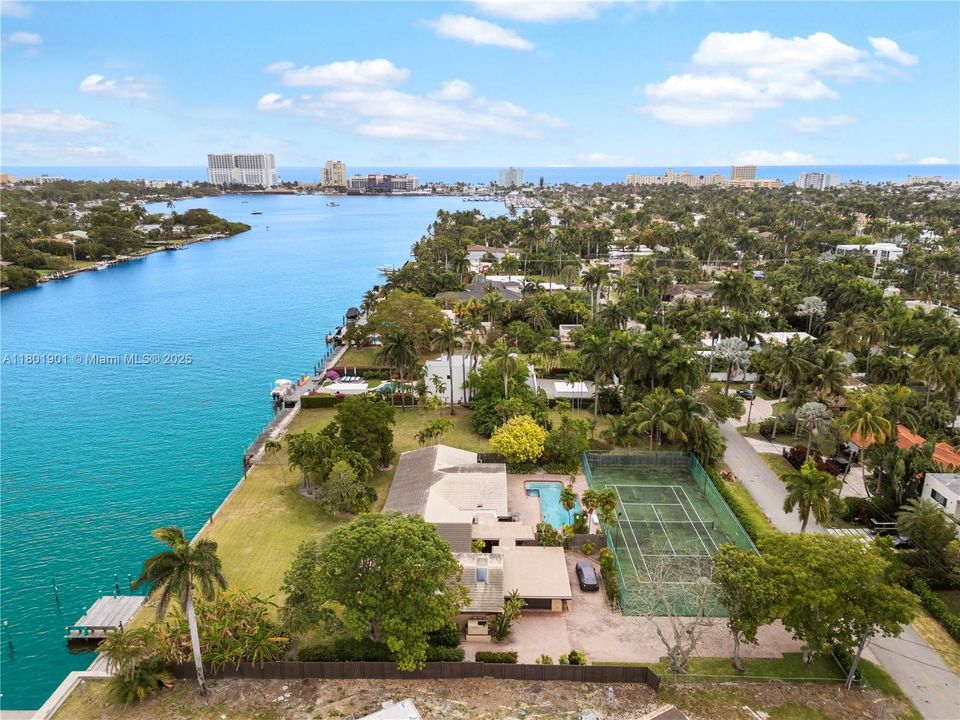 待售: $3,900,000 (0.45 acres)