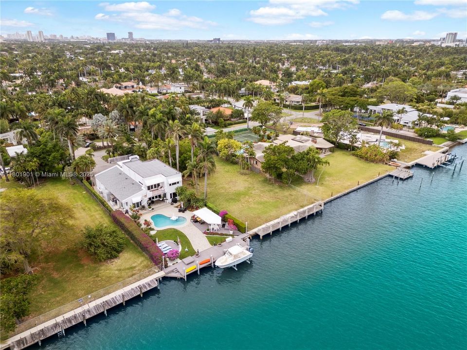 待售: $3,900,000 (0.45 acres)