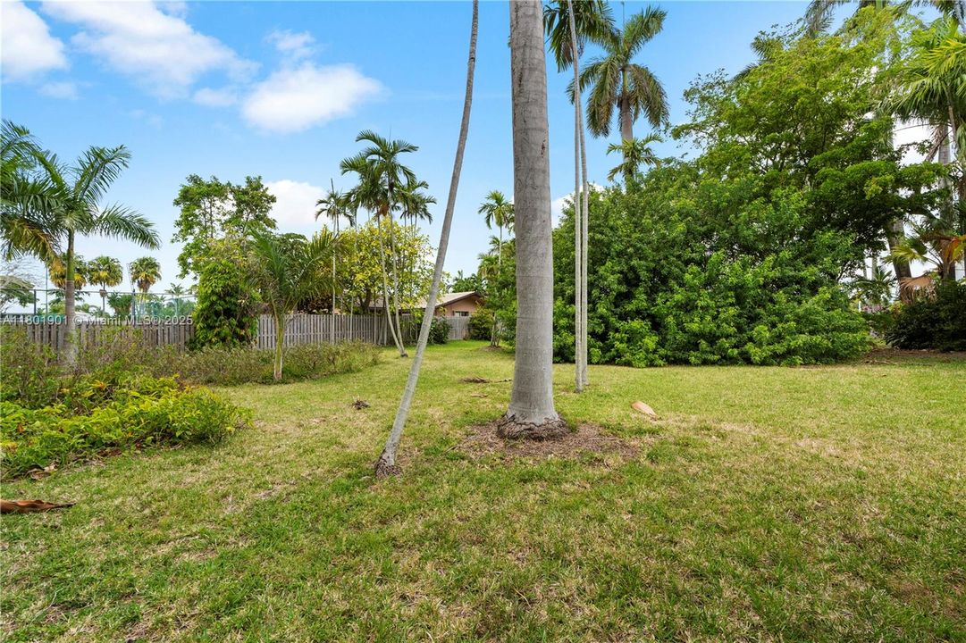 待售: $3,900,000 (0.45 acres)