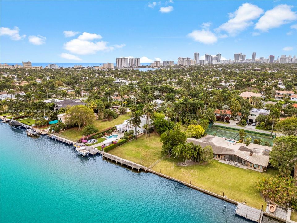 待售: $3,900,000 (0.45 acres)