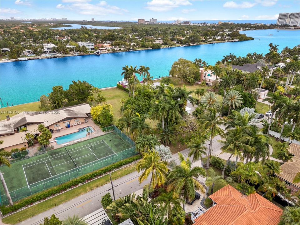 待售: $3,900,000 (0.45 acres)