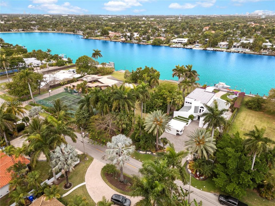 待售: $3,900,000 (0.45 acres)