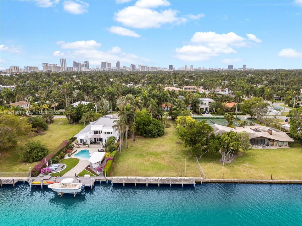 待售: $3,900,000 (0.45 acres)
