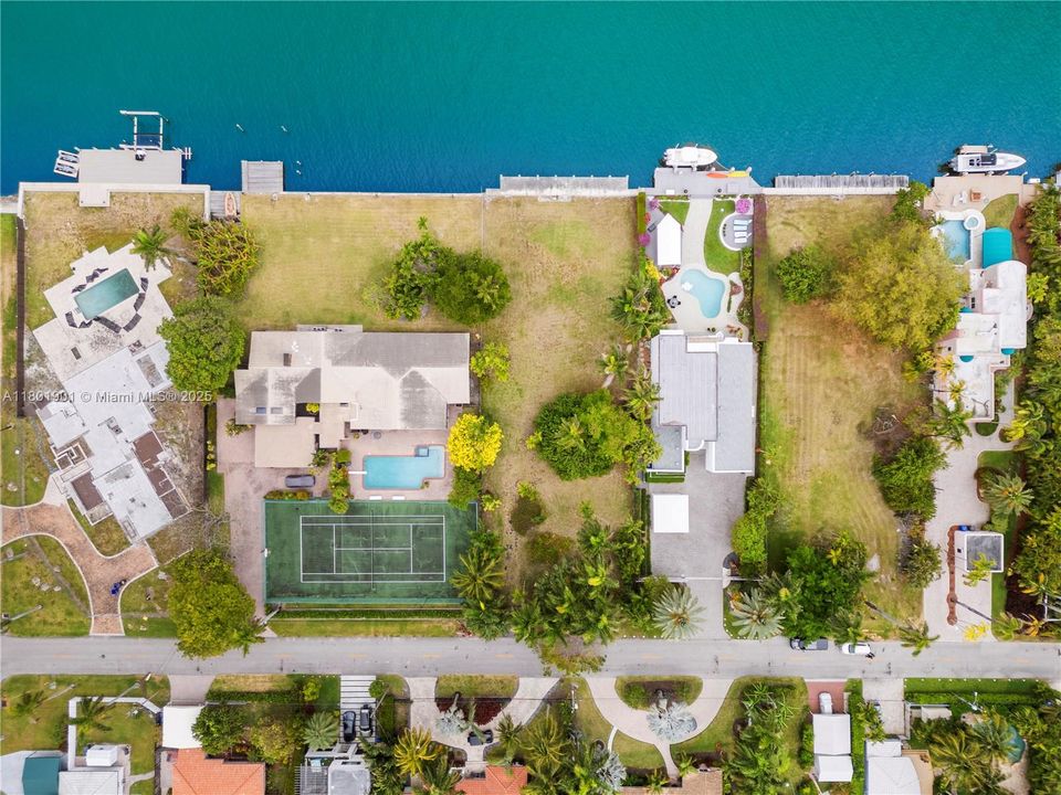 待售: $3,900,000 (0.45 acres)